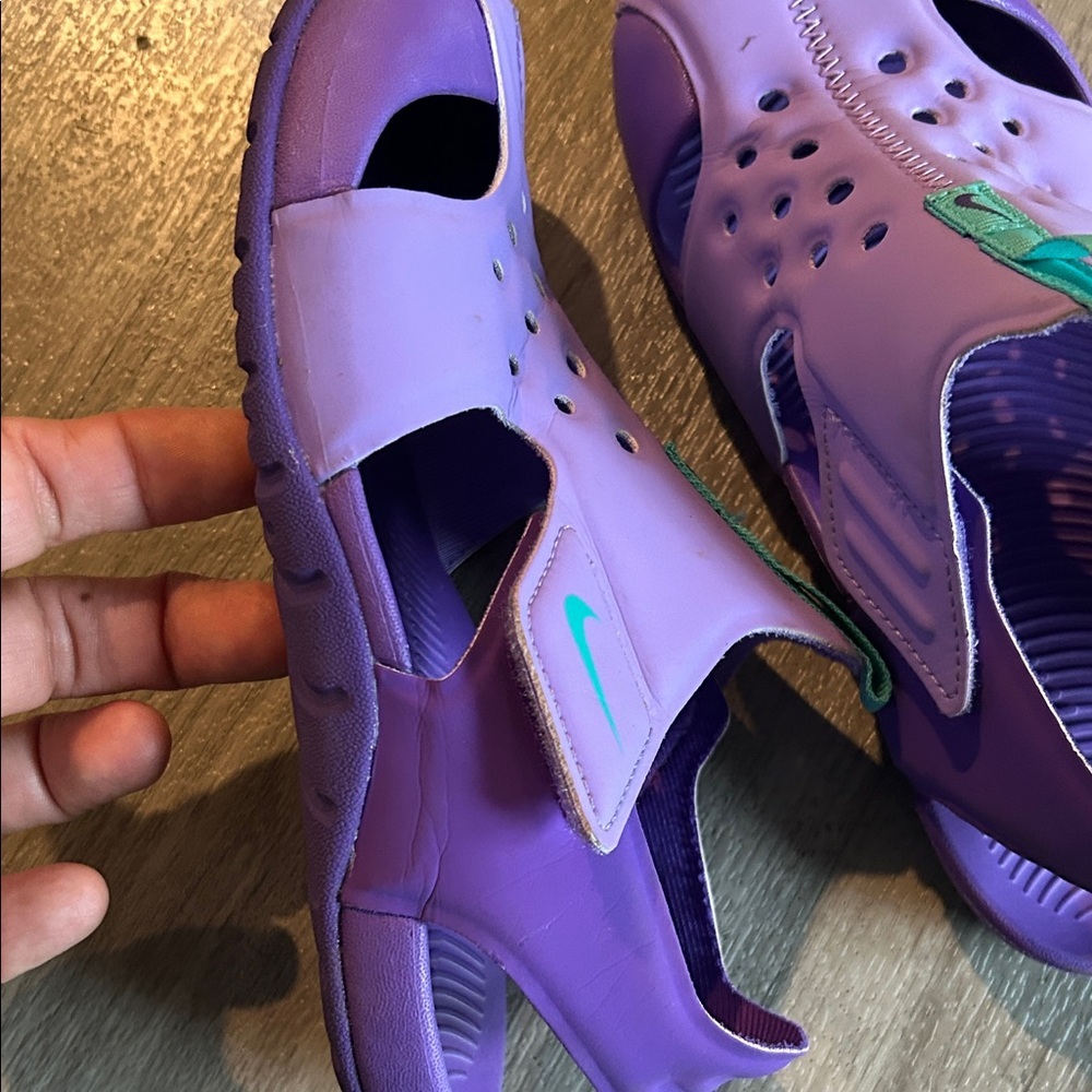 Nike Kids Purple and Green Sandals - Picture 6 of 9